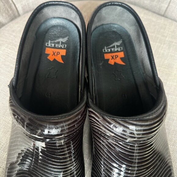Dansko XP Clogs Sz 41 Black Grey Zebra Stripe Nursing Resistant Comfort Shoes - Picture 5 of 10